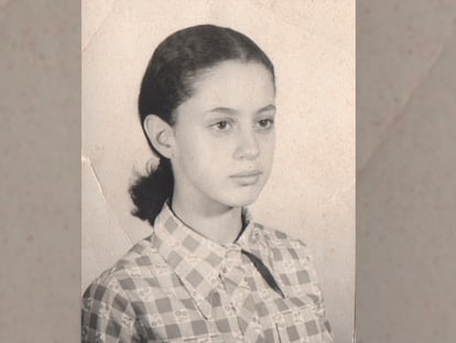 Foto tomada para su certificado de primaria, cuando tenía 12 años.