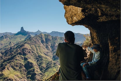 El Paisaje Cultural de Risco Caído y las Montañas Sagradas, declarado Patrimonio Mundial de la Unesco, se caracteriza por una topografía de acantilados, barrancos y formaciones volcánicas.