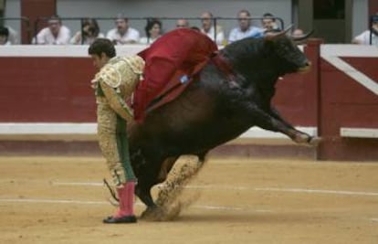 José Tomás, en un lance durante su última actuación en San Sebastián, en 2007.