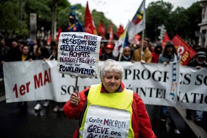 Participantes de la manifestación convocada en Lyon, Francia.