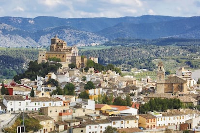 La localidad murciana de Caravaca de la Cruz, con el santuario de la Vera Cruz en lo alto de la colina.