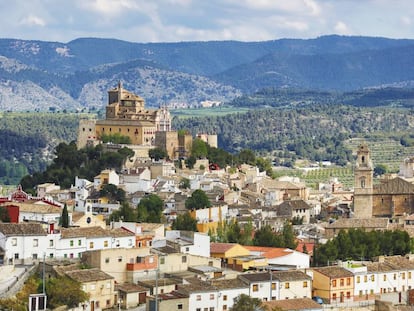 La localidad murciana de Caravaca de la Cruz, con el santuario de la Vera Cruz en lo alto de la colina. 