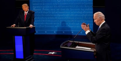 Donald Trump y Joe Biden, en el segundo y último debate de las elecciones, el jueves en Belmont University (Nashville, Tennessee, EE UU).