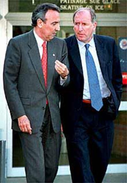 Gaspart y Rexach conversan en las instalaciones del Barça.