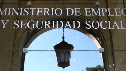 Fachada de la sede principal del Ministerio de Empleo y Seguridad Social en Madrid.