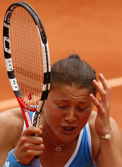 Dinara Safina se lamenta tras un fallo.