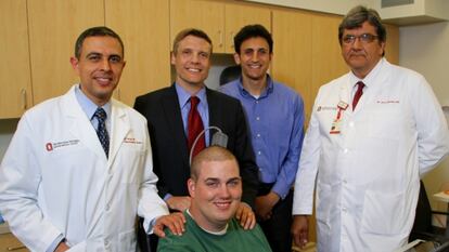 Un tetrapléjico recupera movilidad en su mano gracias a un chip cerebral