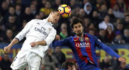 Cristiano i André Gomes lluiten per una pilota.