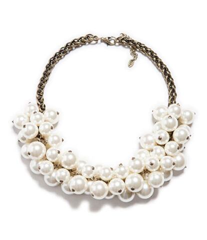 La opción económica de Chanel es este collar de Zara (c.p.v).