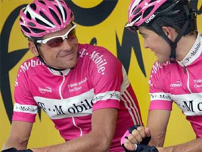 Ullrich y Sevilla conversan el día anterior al inicio del pasado Tour.