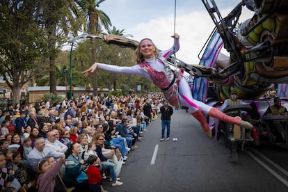 Una de las bailarinas que ha participado en la cabalgata de Málaga.