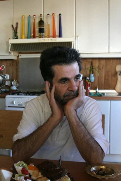 Jafar Panahi en su casa de Teherán tras salir de la cárcel.