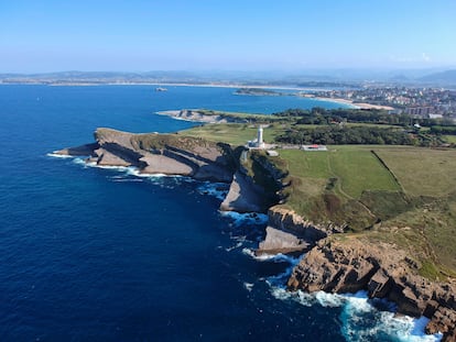 Vista aérea del Faro de Cabo Mayor.