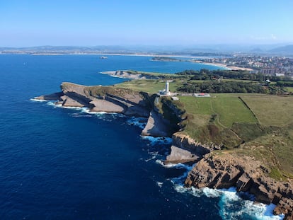 Vista aérea del Faro de Cabo Mayor. 