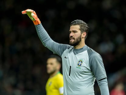 El portero Alisson, durante el partido de Brasil contra Alemania el 27 de marzo. 