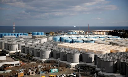 Tanques con agua radiactiva en la planta de nuclear de Fukushima (Japón), devastada por el terremoto y posterior tsunami de 2011.