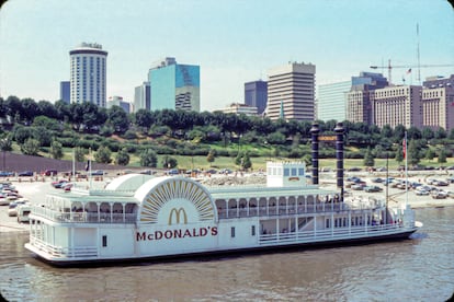 El navío, conocido como McBarge (en español, McBarcaza), alojó un restaurante McDonald’s con motivo de la Expo 1986 celebrada en Canadá, para después convertirse en un molesto armatoste del que la franquicia no quiso saber nada.