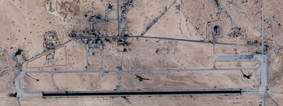 Imagen de satélite (Google Maps) del aeropuerto atacado.