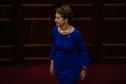 La consejera Gloria Hut en la sede del Congreso en Santiago.