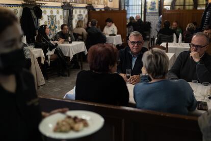 Comensales en un restaurante de Barcelona, el pasado martes 21 de diciembre.