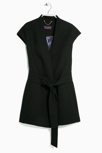 Con lazo en la cintura, de Violeta by Mango (59,99 euros).