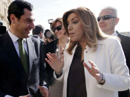 Juan Manuel Moreno y Susana D&iacute;az, en el acto celebrado en el Parlamento.