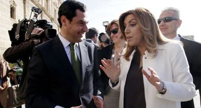 Juan Manuel Moreno y Susana Díaz, en el acto celebrado en el Parlamento.