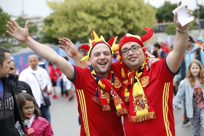 Aficionados de La Roja en las inmediaciones del estadio de Toulouse.