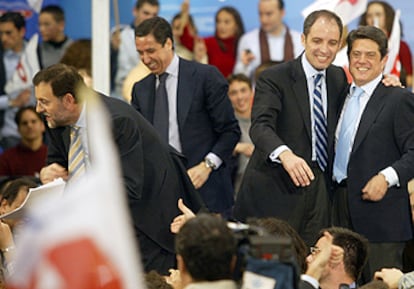 Mariano Rajoy, Eduardo Zaplana, Francisco Camps y Federico Trillo, anoche en Alicante.