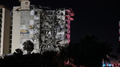 O prédio que desabou em Miami nesta quinta-feira.