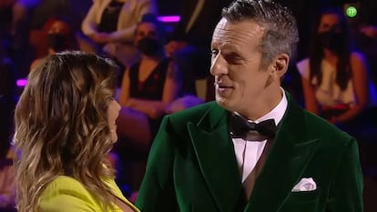 Lara Álvarez y Joaquín Prat, presentadores de la gala de Nochebuena de Telecinco.