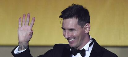 El futbolista del FC Barcelona, Leo Messi, recogiendo el Balón de Oro.