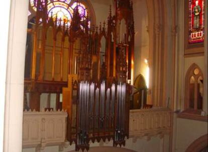 Imagen del órgano romántico restaurado.