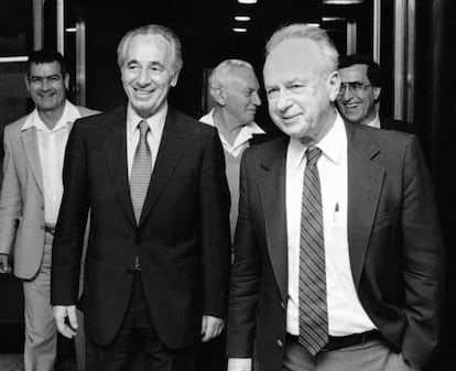 Simon Peres, izquierda, con el también líder laborista y ex primer ministro Isaac Rabin en 1984.