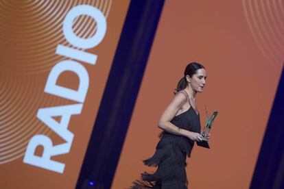 Virginia Díaz recibe el Premio Ondas Nacional de Radio a Mejor presentadora de radio musical por 180º de Radio 3.