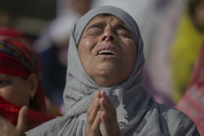 Una mujer de Cachemira llora durante el funeral de Mohammad Saleem Malik, un civil asesinado por las tropas indias durante una operación antimilitarista en Srinagar (India).