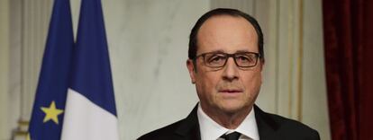 El presidente franc&eacute;s, Fran&ccedil;ois Hollande, durante su alocuci&oacute;n ante los medios de comunicaci&oacute;n, este mi&eacute;rcoles.