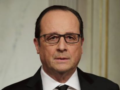 El presidente franc&eacute;s, Fran&ccedil;ois Hollande, durante su alocuci&oacute;n ante los medios de comunicaci&oacute;n, este mi&eacute;rcoles.