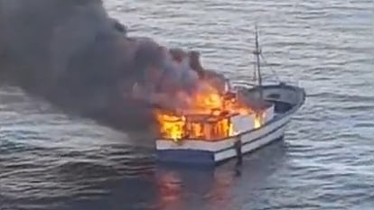 Incendio pesquero Gran CAnaria. foto de Salvamento Marítimo