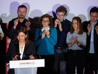 La alcaldesa de París y candidata de los socialistas franceses a la presidencia, Anne Hidalgo, comparecía este domingo ante sus seguidores en París.