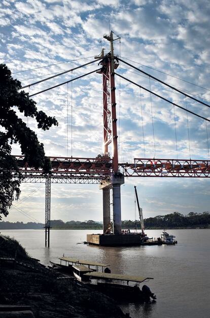 El puente Continental sobre el río Madre de Dios, el más largo de Perú, con 723 metros.