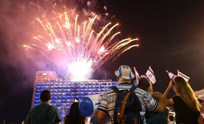 Fogos artificiais na celebração do Dia da Independência em Tel Aviv.