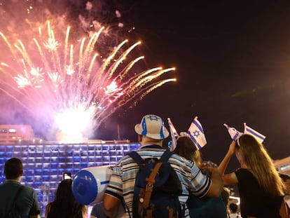 Fogos artificiais na celebração do Dia da Independência em Tel Aviv.