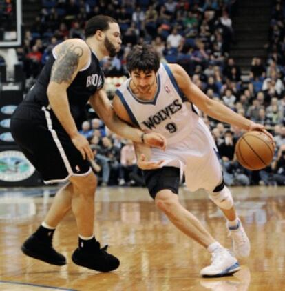 Rubio encara a Deron Williams.