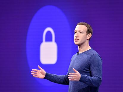El 'consejo asesor de contenido' creado por Facebook ha empezado a emitir sus veredictos. En la imagen, Mark Zuckerberg, fundador de la compañía, en una imagen de archivo tomada en San Jose, California (EEUU) en 2018.