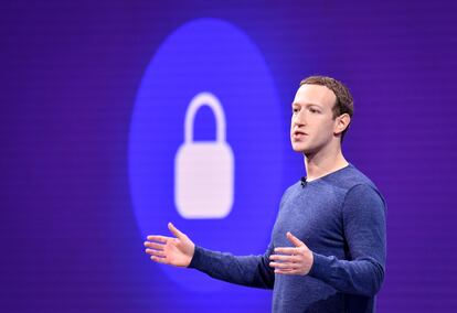 El 'consejo asesor de contenido' creado por Facebook ha empezado a emitir sus veredictos. En la imagen, Mark Zuckerberg, fundador de la compañía, en una imagen de archivo tomada en San Jose, California (EEUU) en 2018.