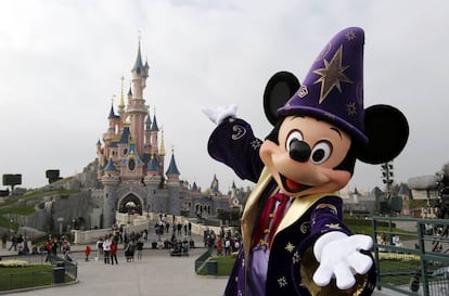<strong>Disneyland París. </strong>Un empleado de 45 años de edad de Disneyland París murió electrocutado el 2 de abril pasado. El técnico estaba realizando una reparación dentro de la Casa del Terror.
