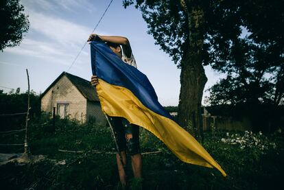 Premio Formato Abierto otorgado a la fotógrafa ucrania Julia Kochetova por el trabajo titulado 'La guerra es personal', un diario digital de fotoperiodismo de estilo documental que pretende mostrar cómo es vivir con la guerra como una realidad cotidiana.