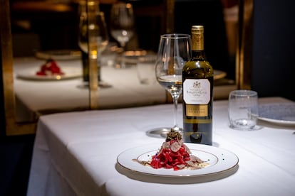 Marqués de Riscal Limousin Gran Vino de Rueda y tartar de atún con miel trufa y caviar.