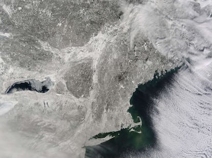 This NASA image obtained February 18, 2015 shows the snow-covered northeastern states as observed on Febraury 16, 2015, by the Moderate Resolution Imaging Spectroradiometer (MODIS) on NASA�s Terra satellite. Cloud streets over the Atlantic Ocean in both images hint at the potent winds blowing across the East Coast from the Canadian interior. Following the blizzard, temperatures dropped as low as -30 degrees Fahrenheit (-34� Celsius) in parts of New England. Heavy snowfall and glacial temperatures shut down much of the central and eastern United States February 17, 2015 -- including the US government -- in a new bout of bad weather in this winter of bone-chilling discontent. News reports said four people died -- three in Tennessee and one in Kansas -- amid treacherous driving conditions overnight, with blowing snow hampering visibility and roads slippery from ice and slush. AFP PHOTO/NASA/JEFF SCHMALTZ = RESTRICTED TO EDITORIAL USE / MANDATORY CREDIT: 'AFP PHOTO HANDOUT-NASA/JEFF SCHMALTZ'/ NO MARKETING - NO ADVERTISING CAMPAIGNS/ � NO A LA CARTE SALES / DISTRIBUTED AS A SERVICE TO CLIENTS / =